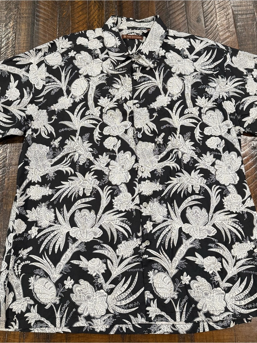 Men's  Black & White Floral Button-Up Shirt
